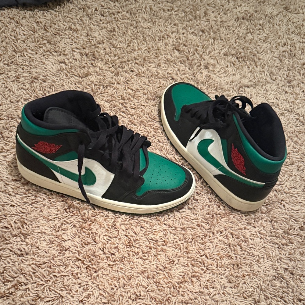 Nike Black and Green Sneakers with Red Detail